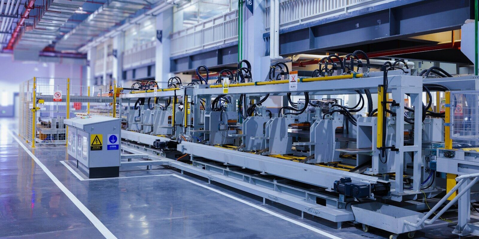 Photo by Homa Appliances a large machine in a large building